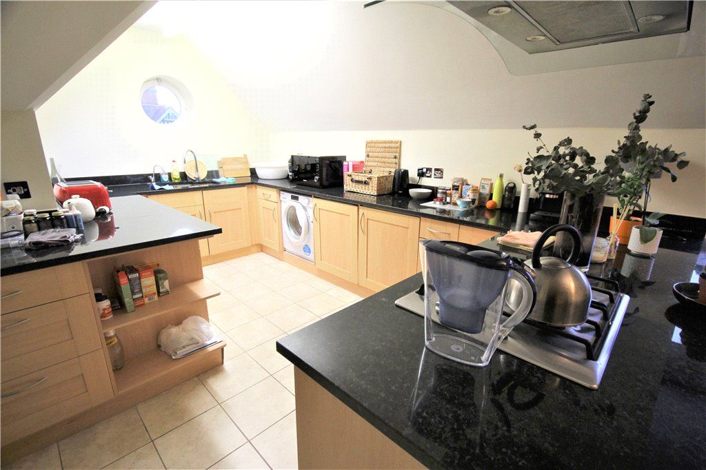 Property photo 3 of 10 Kitchen