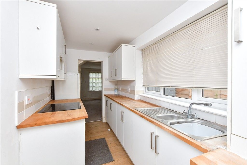 Property photo 2 of 8 Kitchen