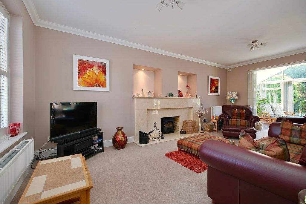 Property photo 2 of 24