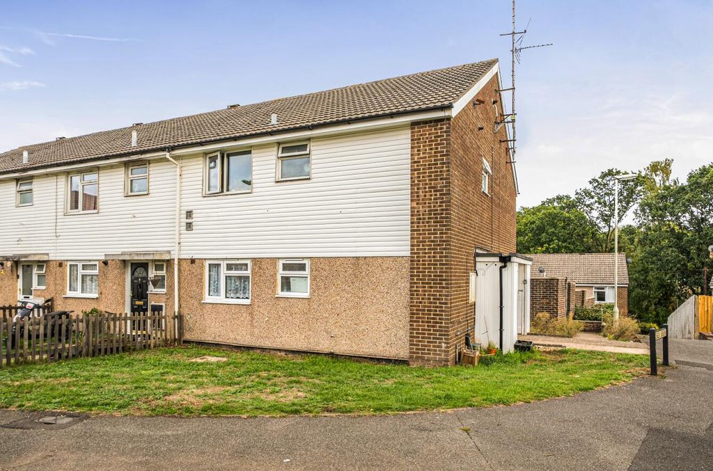 Property photo 1 of 14 Essex Green 16 (14).Jpg