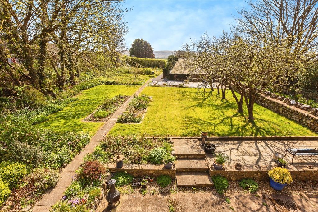 Property photo 2 of 46 Picture No. 31