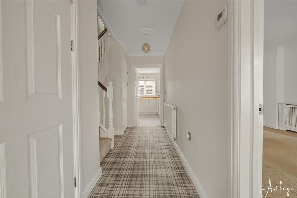 Property photo 2 of 22 Hallway