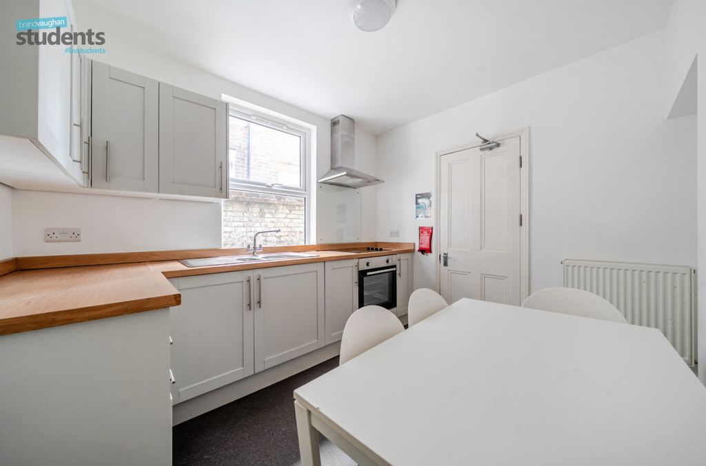 Property photo 3 of 10 Ccade036-4Baa-4F4...