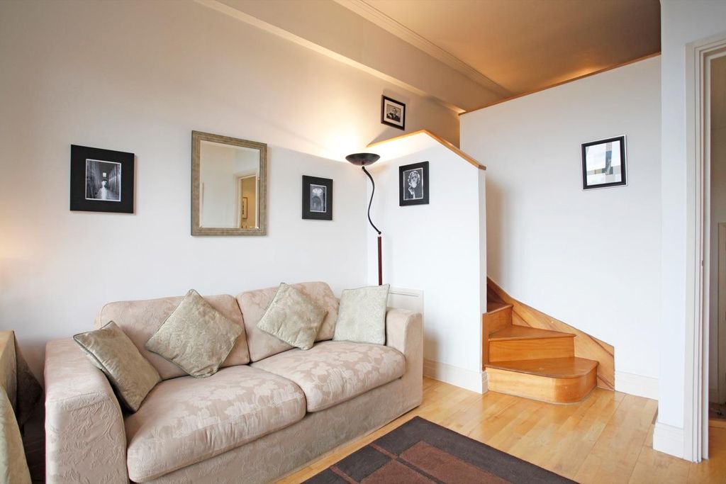 Property photo 1 of 11 Living Room.Jpg