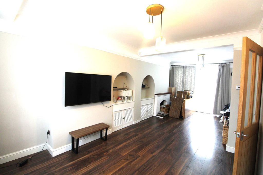 Property photo 2 of 8