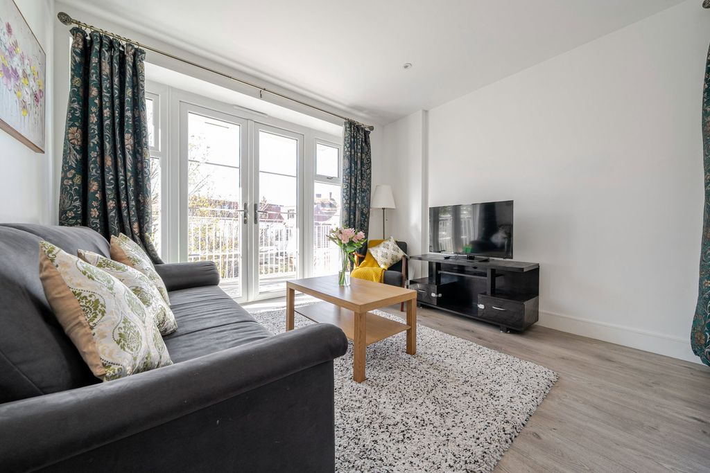 Additional image 6 of 2 bed flat for saleAtkinson House, 3 Eden Place, Oxted RH8