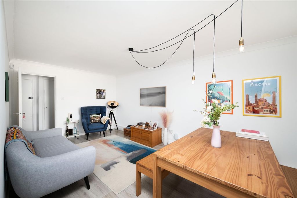 Property photo 3 of 8 P04 (39).Jpg