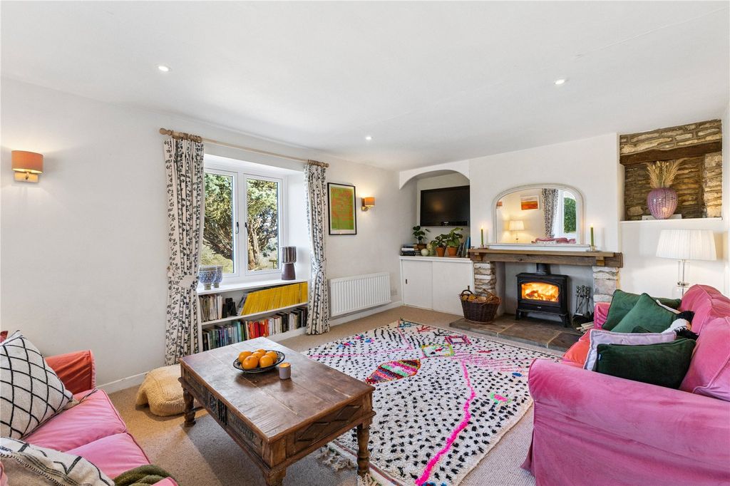 Property photo 3 of 15 Sitting Room