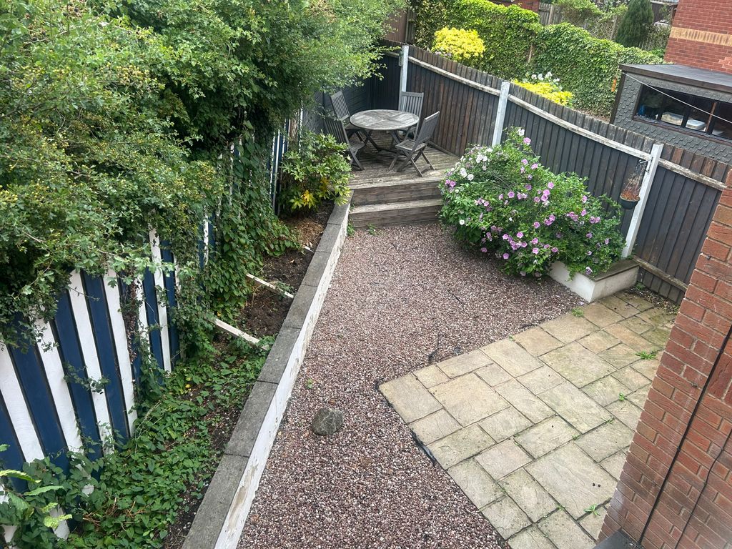Property photo 2 of 11 Garden