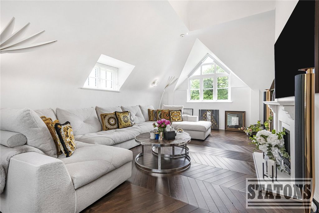 Additional image 9 of 3 bed flat for saleCockfosters Road, Barnet EN4