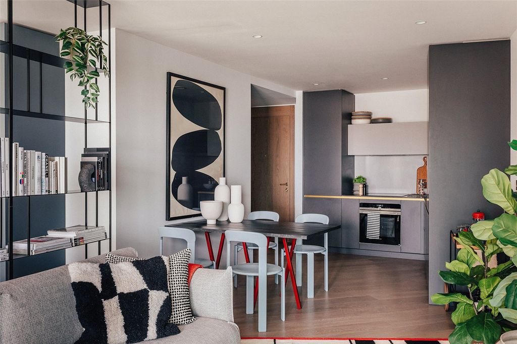 Property photo 2 of 6 Studio Show Home