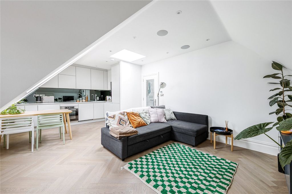 Property photo 1 of 10 Reception Room