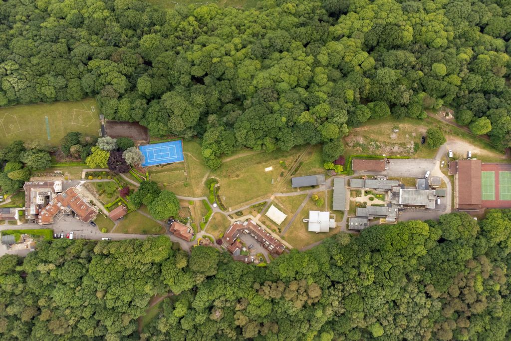 Property photo 3 of 16 Image