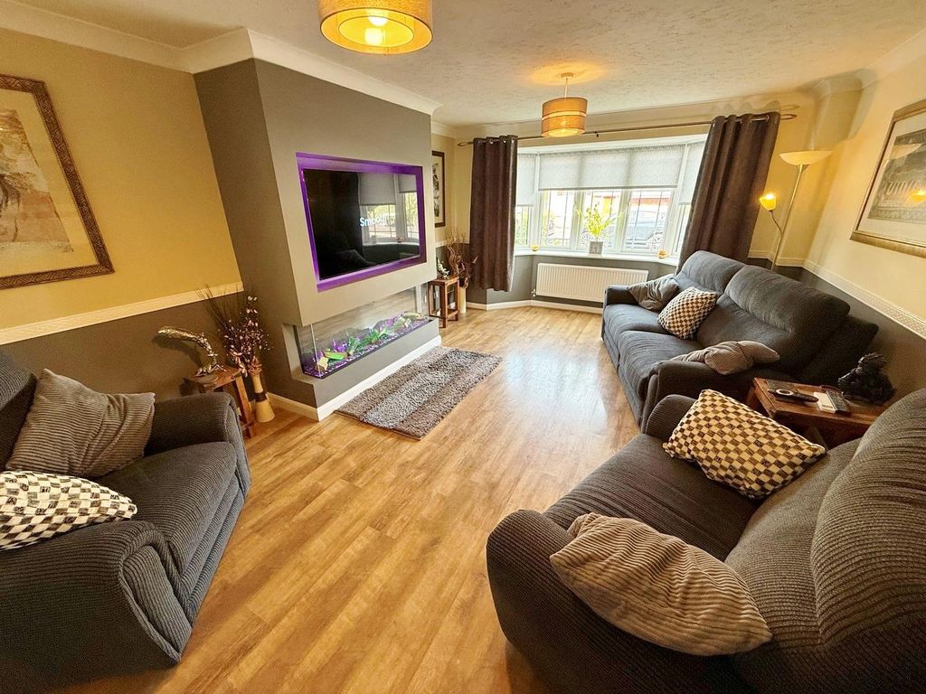 Property photo 2 of 20 Lounge