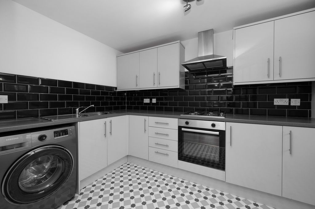 Property photo 2 of 24 Kitchen