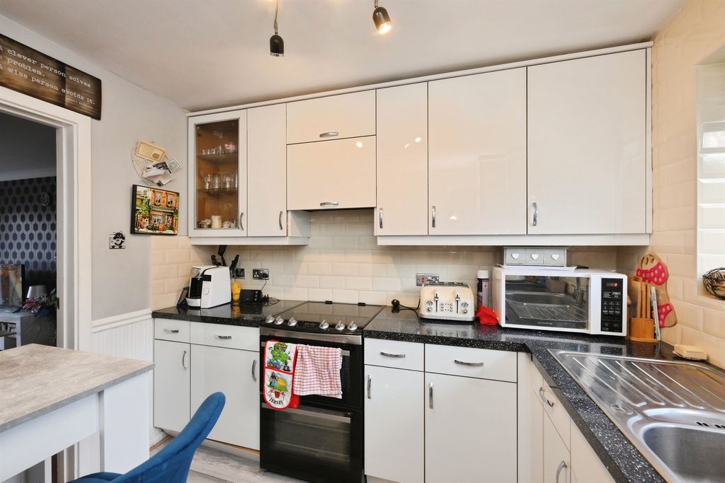 Property photo 3 of 16