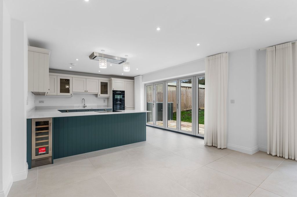 Property photo 2 of 24