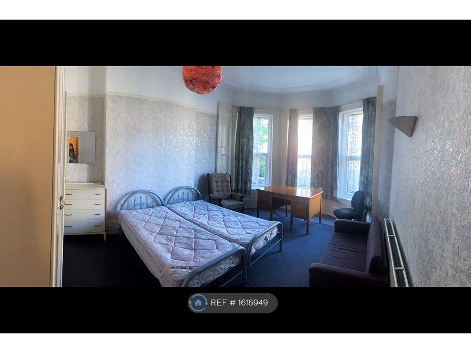 Property photo 3 of 10 Bedroom 2