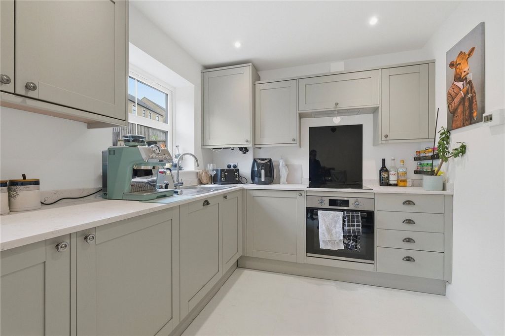 Property photo 2 of 24 Dining Kitchen