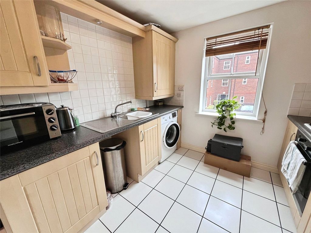 Property photo 2 of 10 Kitchen