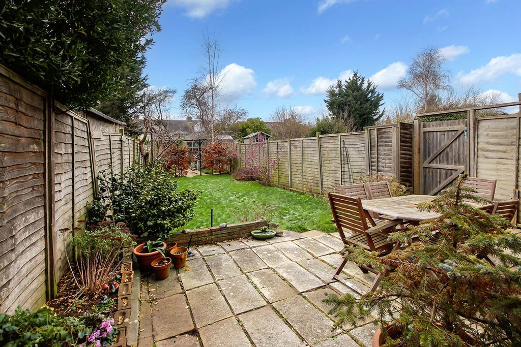 Property photo 2 of 13 Garden