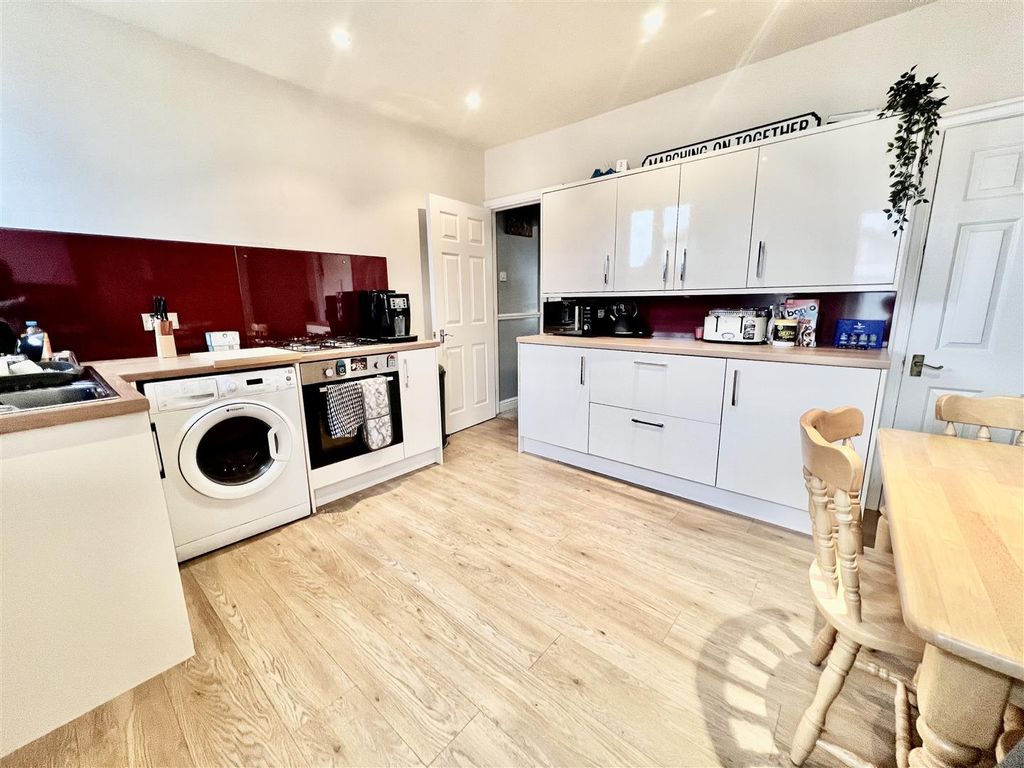 Property photo 3 of 15 Kitchen/Diner