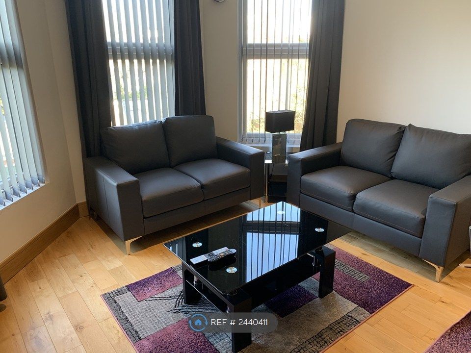 Property photo 1 of 13 Living Room