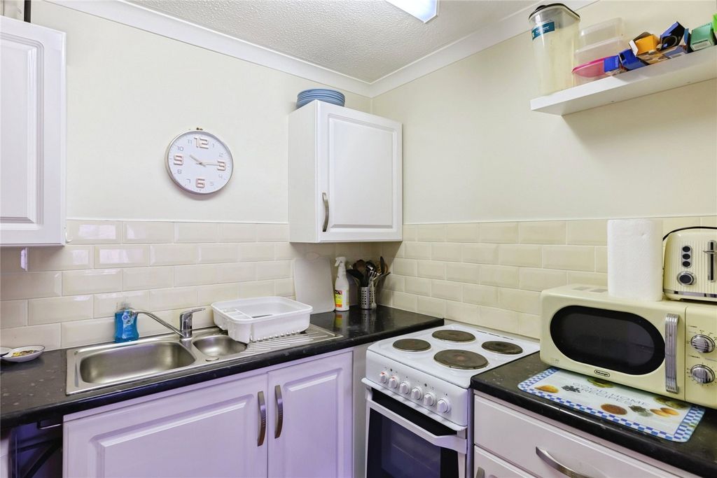 Property photo 2 of 9 Kitchen