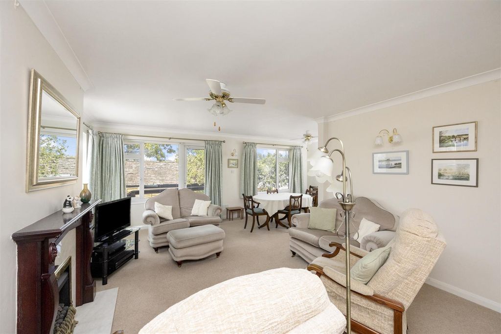 Property photo 3 of 17 Sitting/Dining Room