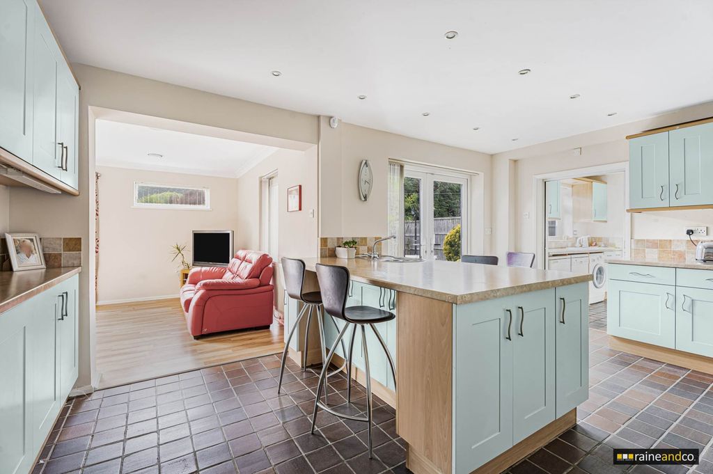 Property photo 1 of 39