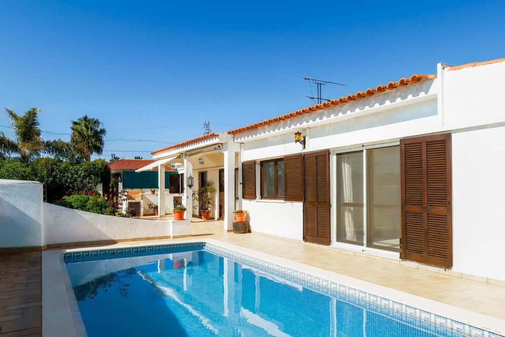 Property photo 1 of 38 Three Bedroom Villa On A Private Plot Near Quinta Do Lago Golf Course