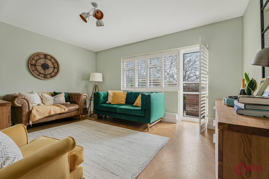 Property photo 1 of 30 Living Room