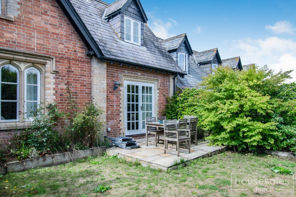 Property photo 2 of 16