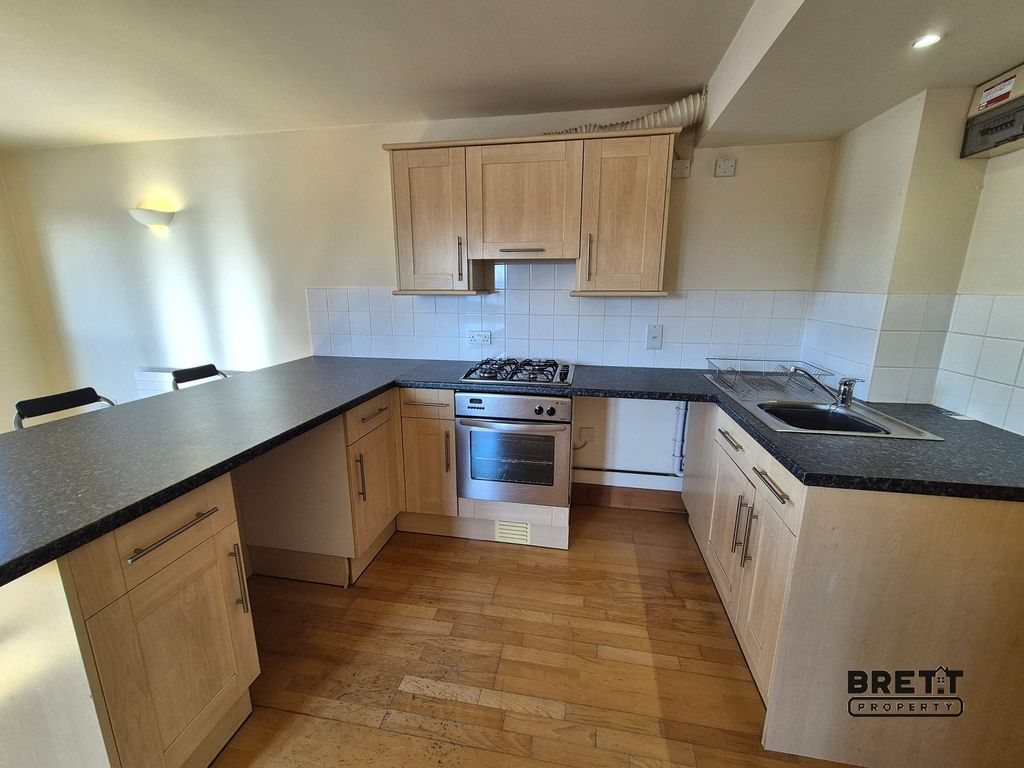 Property photo 2 of 8 Kitchen