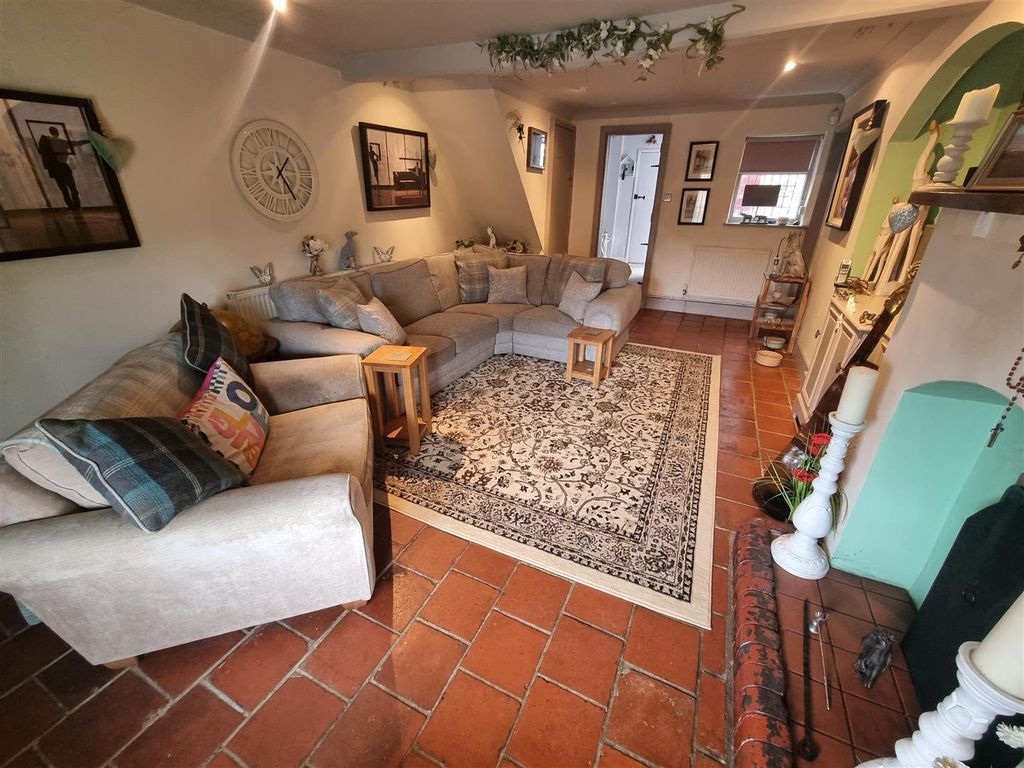 Property photo 2 of 16 Lounge 2