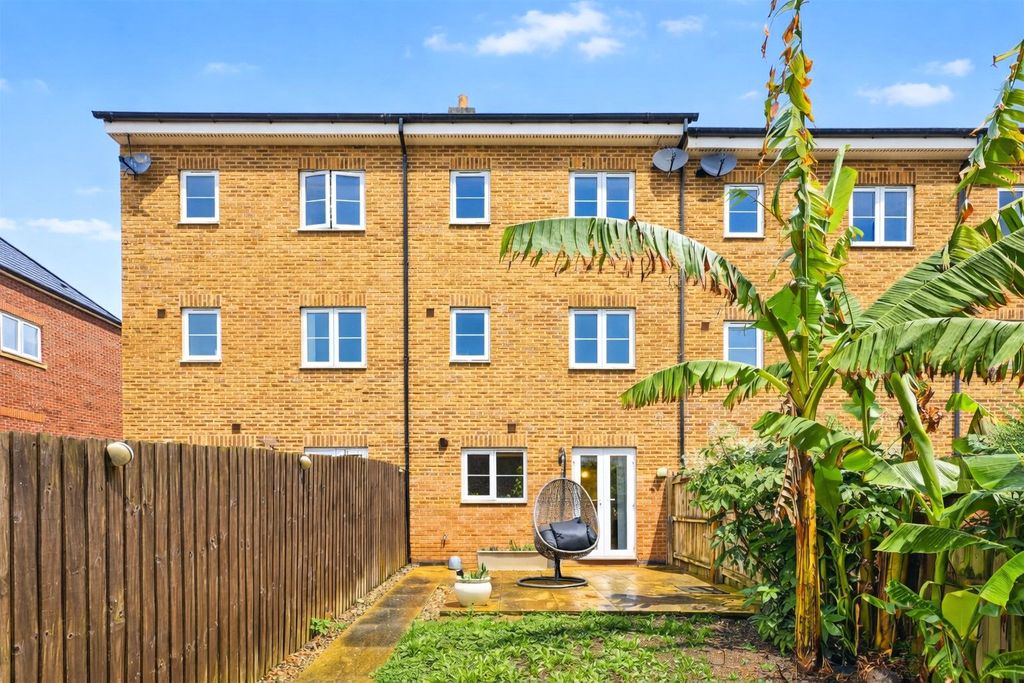 Additional image 18 of 4 bed terraced house for saleThe Square, Loughton, Essex IG10