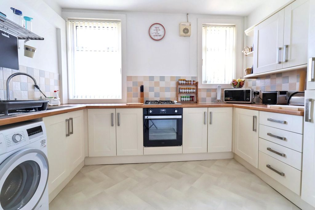 Property photo 3 of 19 Picture No. 06