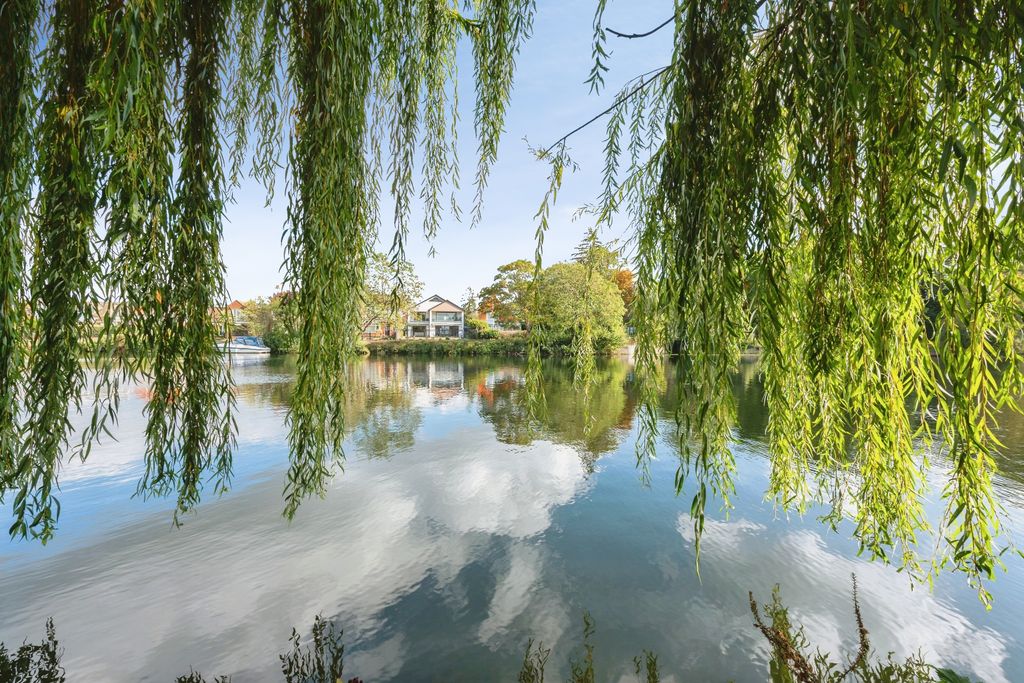 Property photo 2 of 37 Willow22Of50