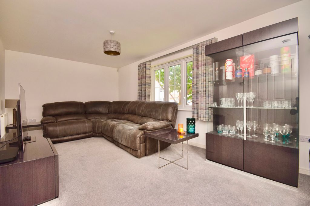 Property photo 3 of 31