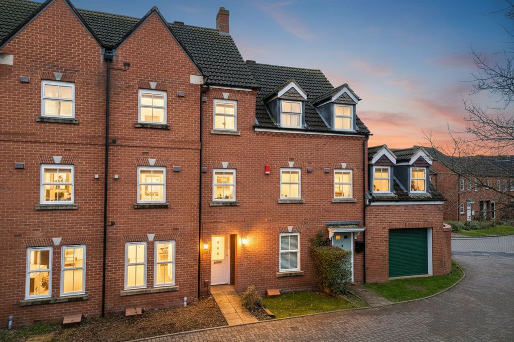 Property photo 1 of 15 Front Aspect