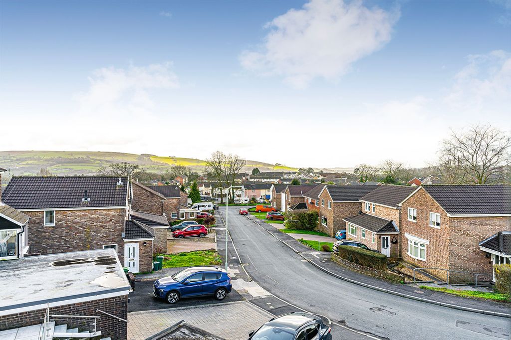 Property photo 2 of 27