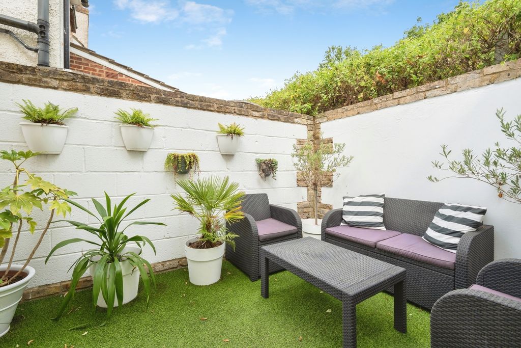 Property photo 3 of 19 Pbox-Img.Jpg