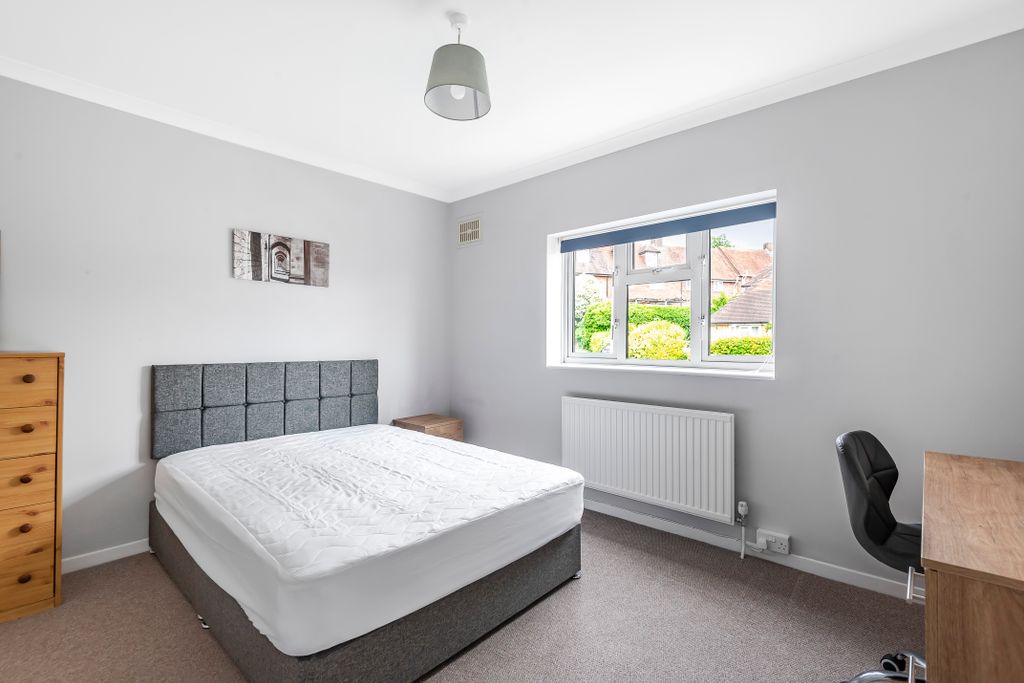 Property photo 2 of 9 740003 (5)