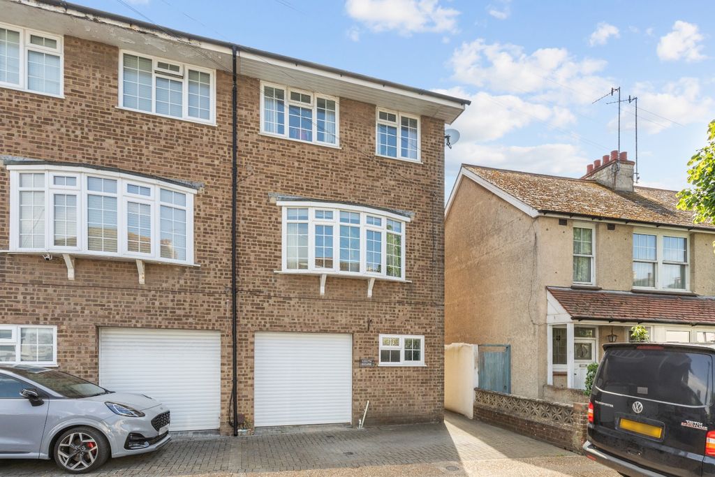 Property photo 1 of 13 4197742