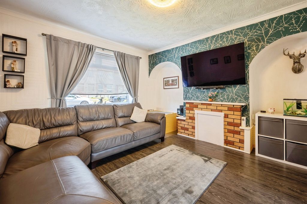 Property photo 2 of 17