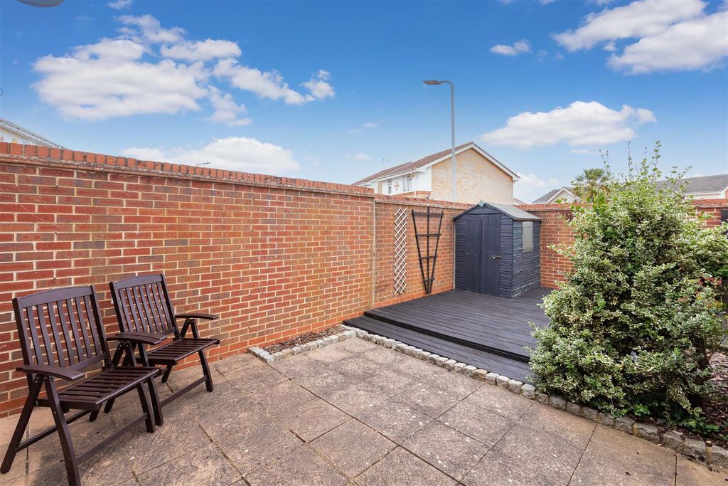 Property photo 3 of 14 20 Palace Close-4.Jpg
