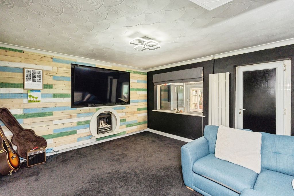 Property photo 2 of 17 Photo