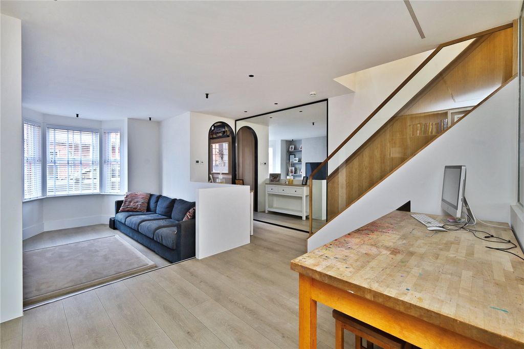 Property photo 2 of 18 2