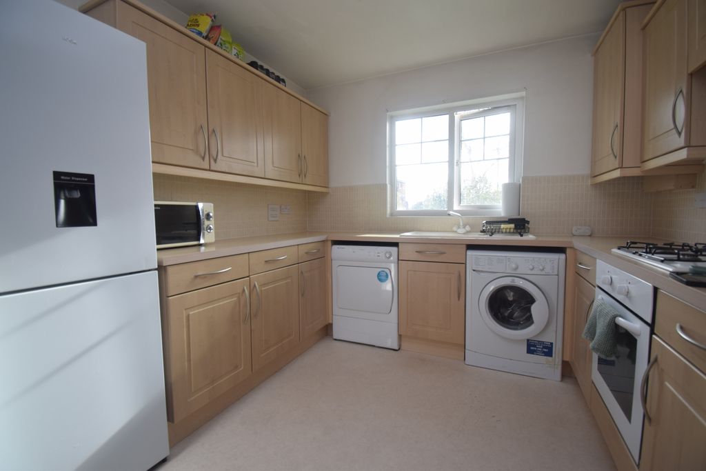 Property photo 3 of 9 Kitchen