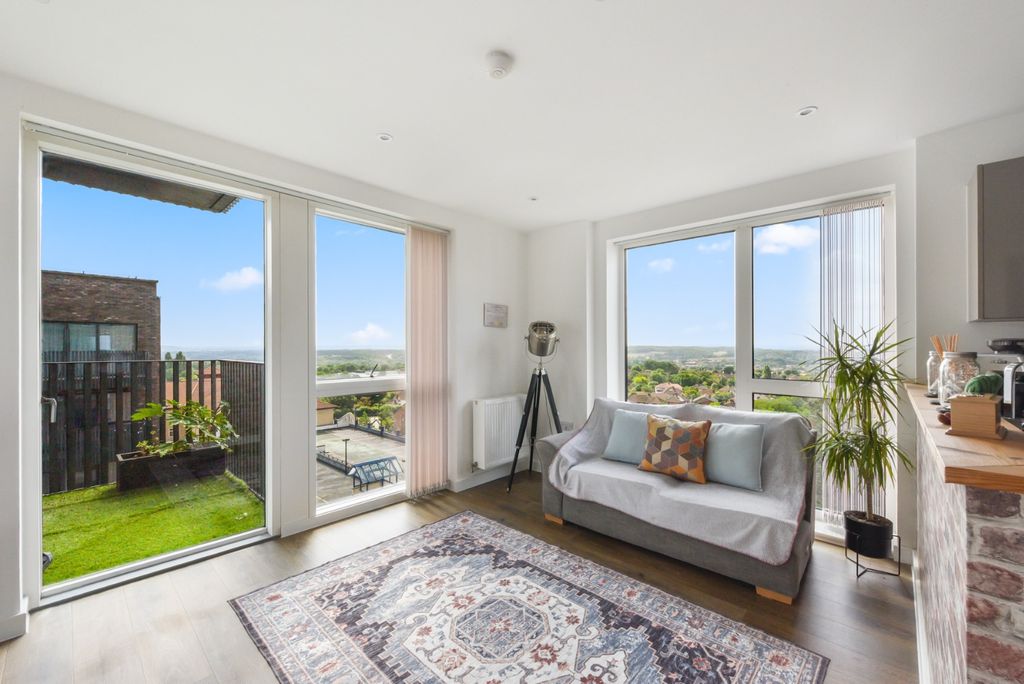 Property photo 3 of 15 3906373